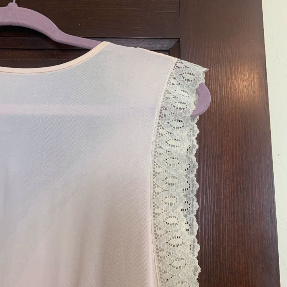 Vintage 70s light pink sleeveless nightgown slip dress with white lace trim - Picture 4 of 9